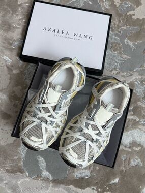 Azalea Wang Women's White and Gray Strappy Fashion Sneakers